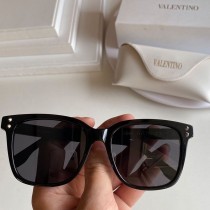 Valentino Garavani S007 Squared Acetate Sunglasses Black